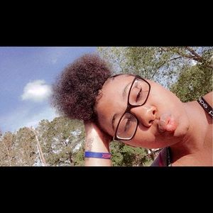 Meet your Posher, Shay